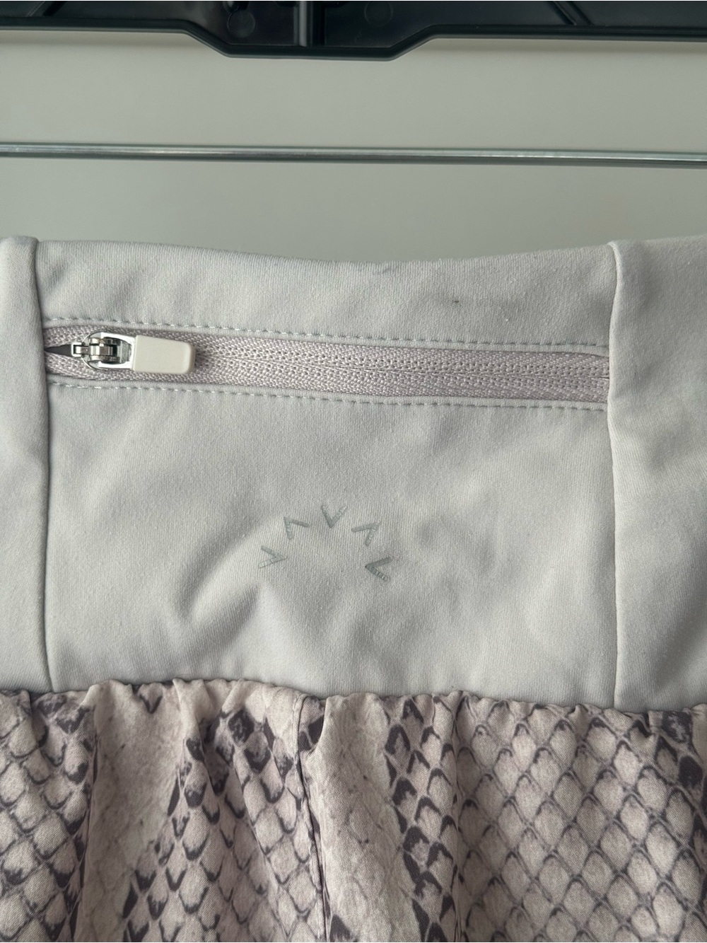 VARLEY Derby Shorts Alabaster Python - Picture 4 of 5